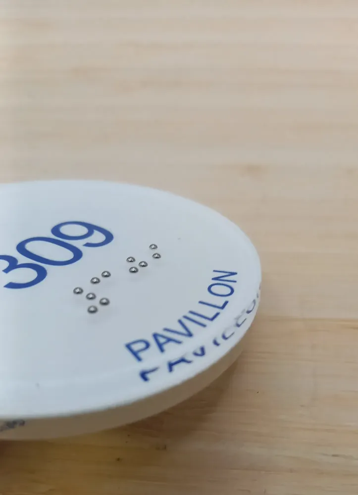 porte-cles-plexiglass-rond-big-braille